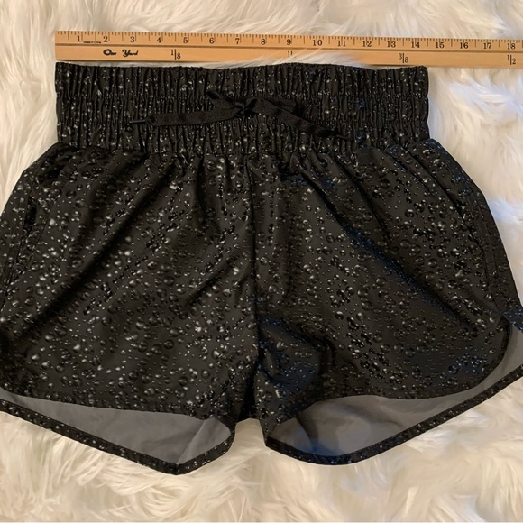 ZYIA Black Bubbles Hi-Rise Bomber Shorts Medium Water Droplets - Picture 8 of 16